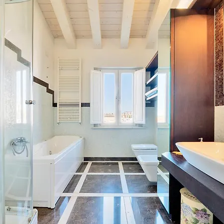 Golden Luxe - In The Luxury * Lido di Camaiore