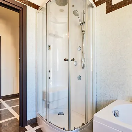 Golden Luxe - In The Luxury Apartment