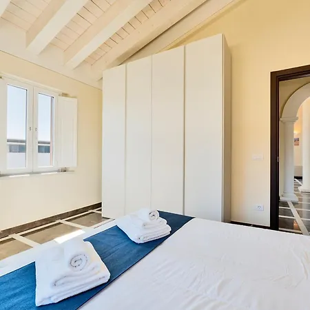 Golden Luxe - In The Luxury Apartment