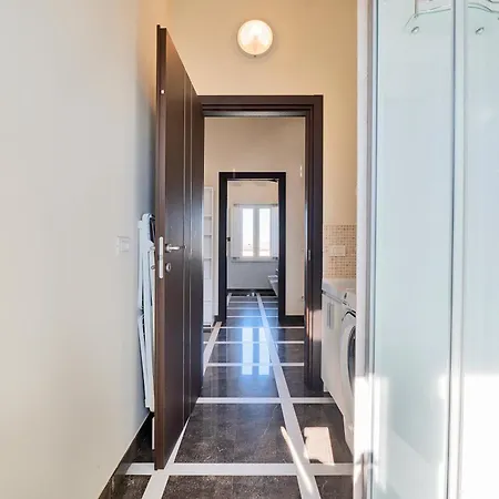 Golden Luxe - In The Luxury Apartment *