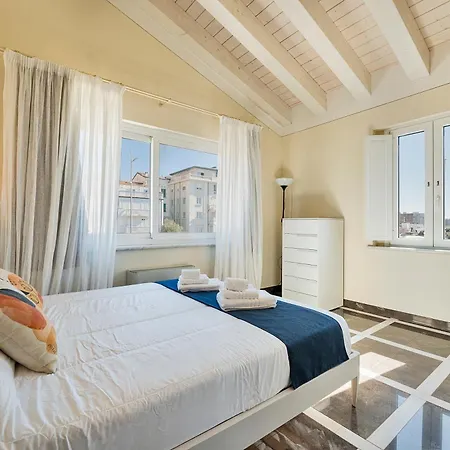 Golden Luxe - In The Luxury Apartment *
